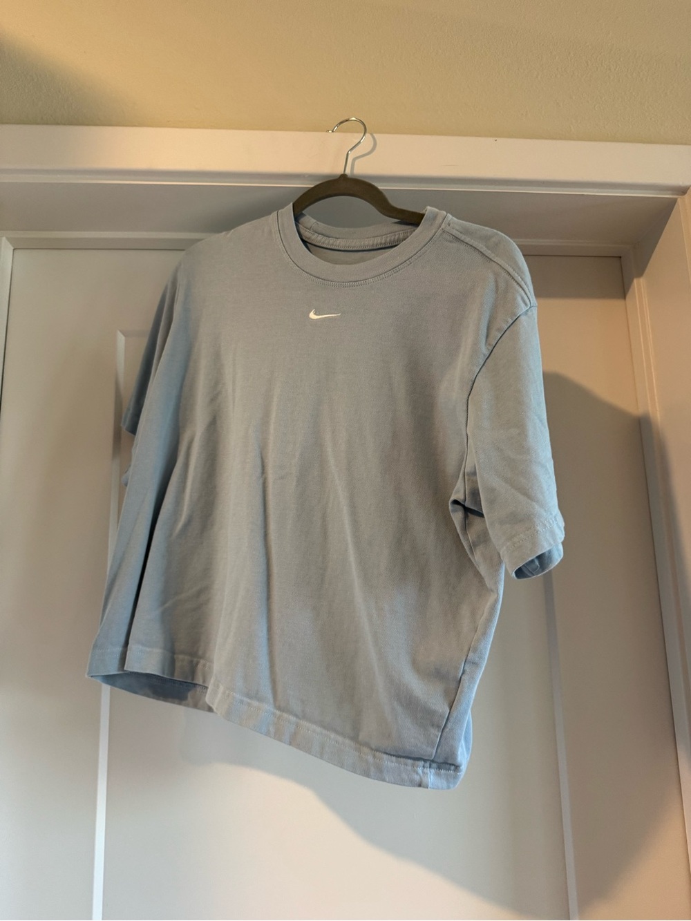 Nike ​​Women's Sportswear Essential T-Shirt